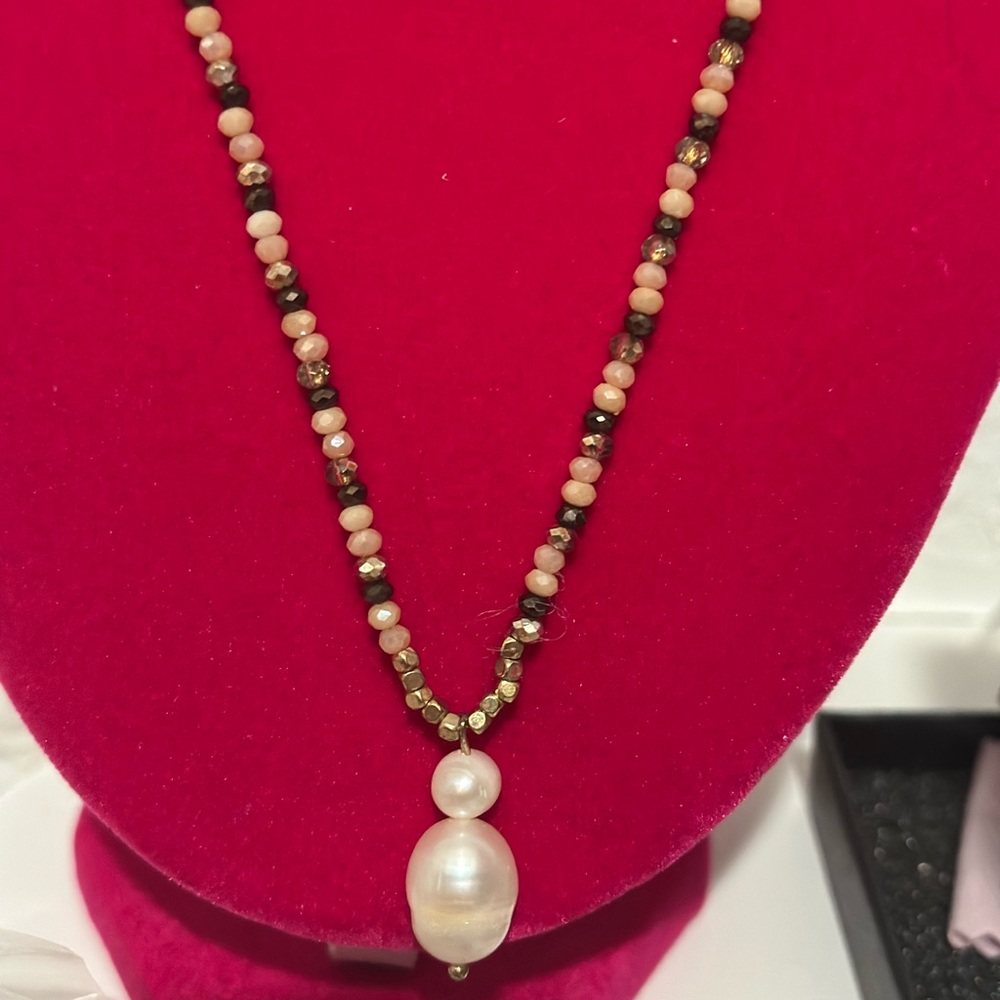 Elegant Pearl and Bead Necklace